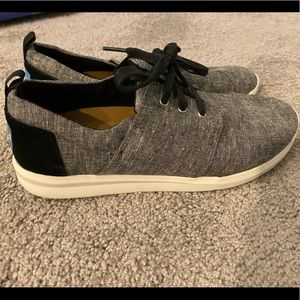 Barely worn Toms Sneakers